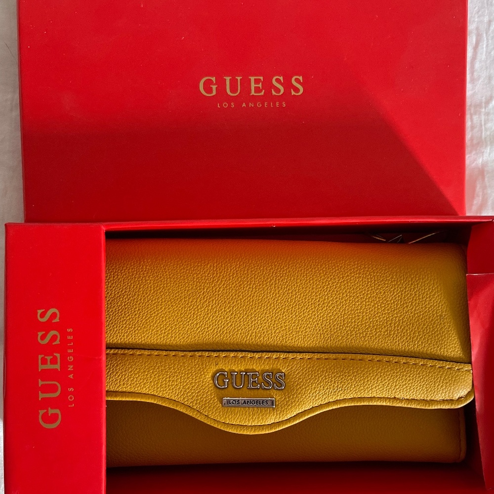 GUESS WALLET   BRAND NEW WITH TAGS